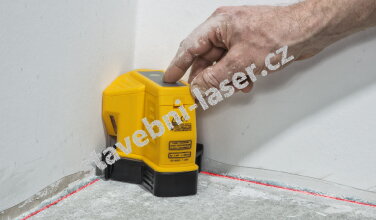 Měření s podlahovým laserem Stabila FLS 90 u stěny